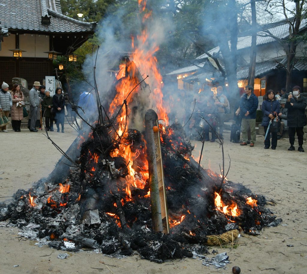 とんど祭の風景